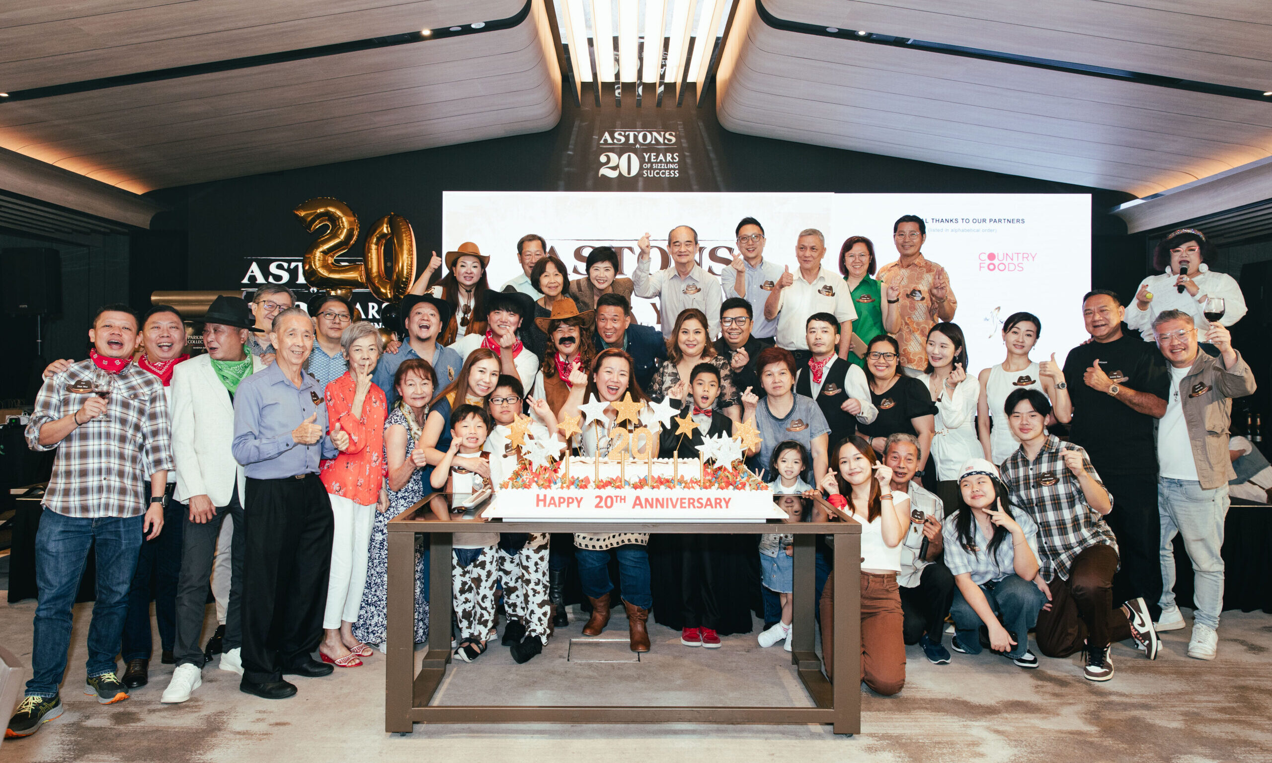 Franchise from Philippine and Malaysia gathered for a photo celebrating ASTONS 20 years anniversary.