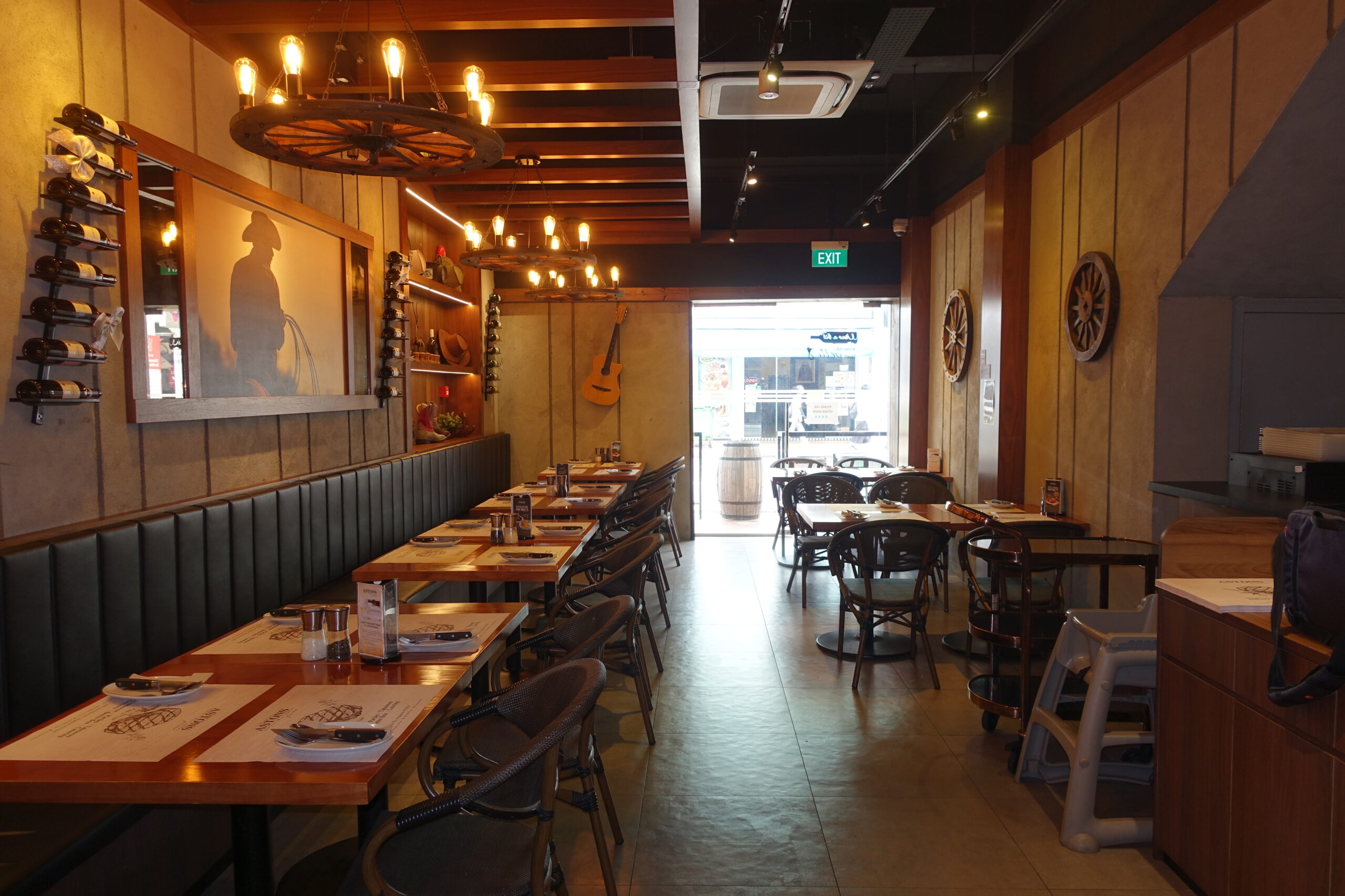 astons-prime-interior-event-dining-space
