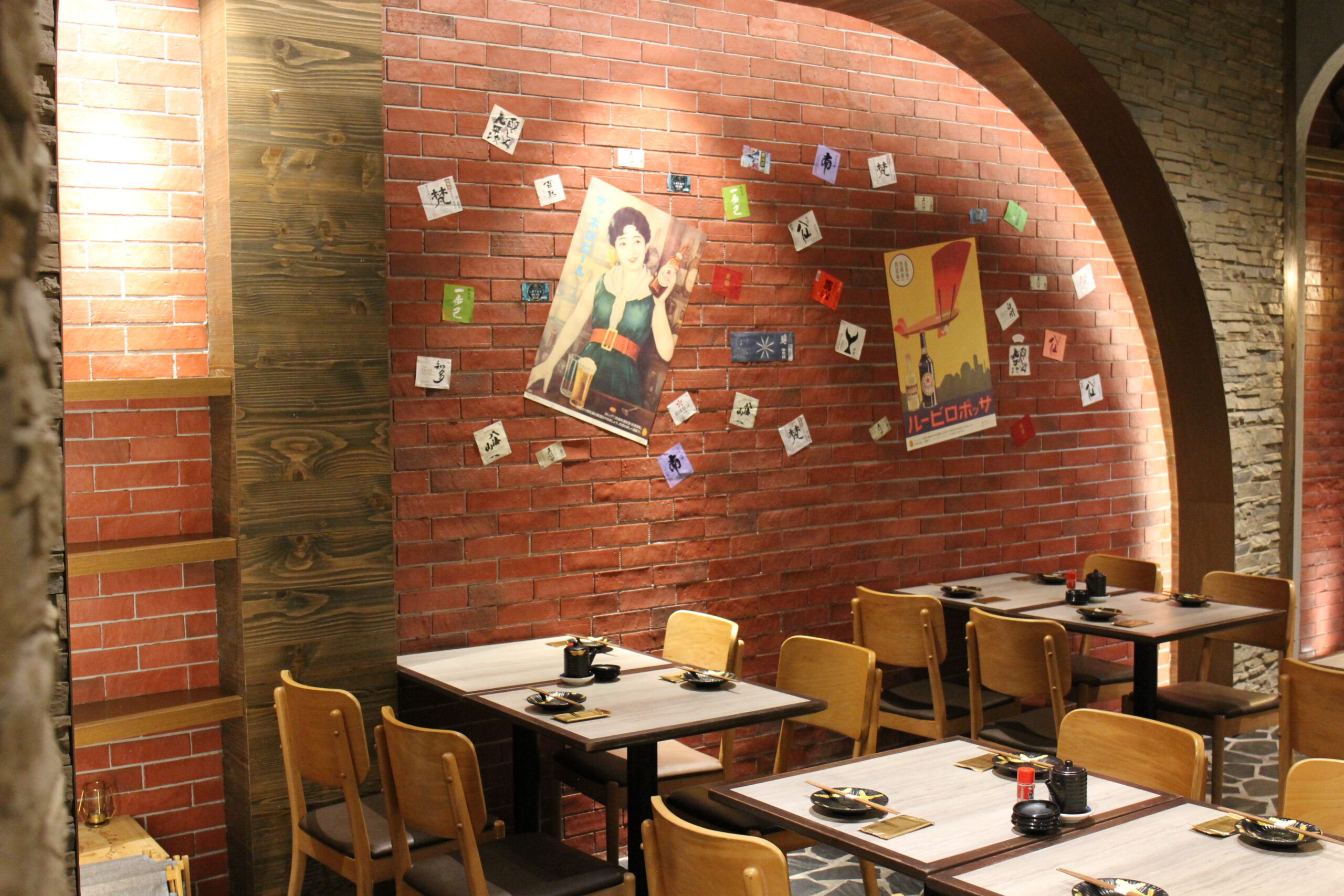astons-harapan-izakaya-interior-main-dining-space