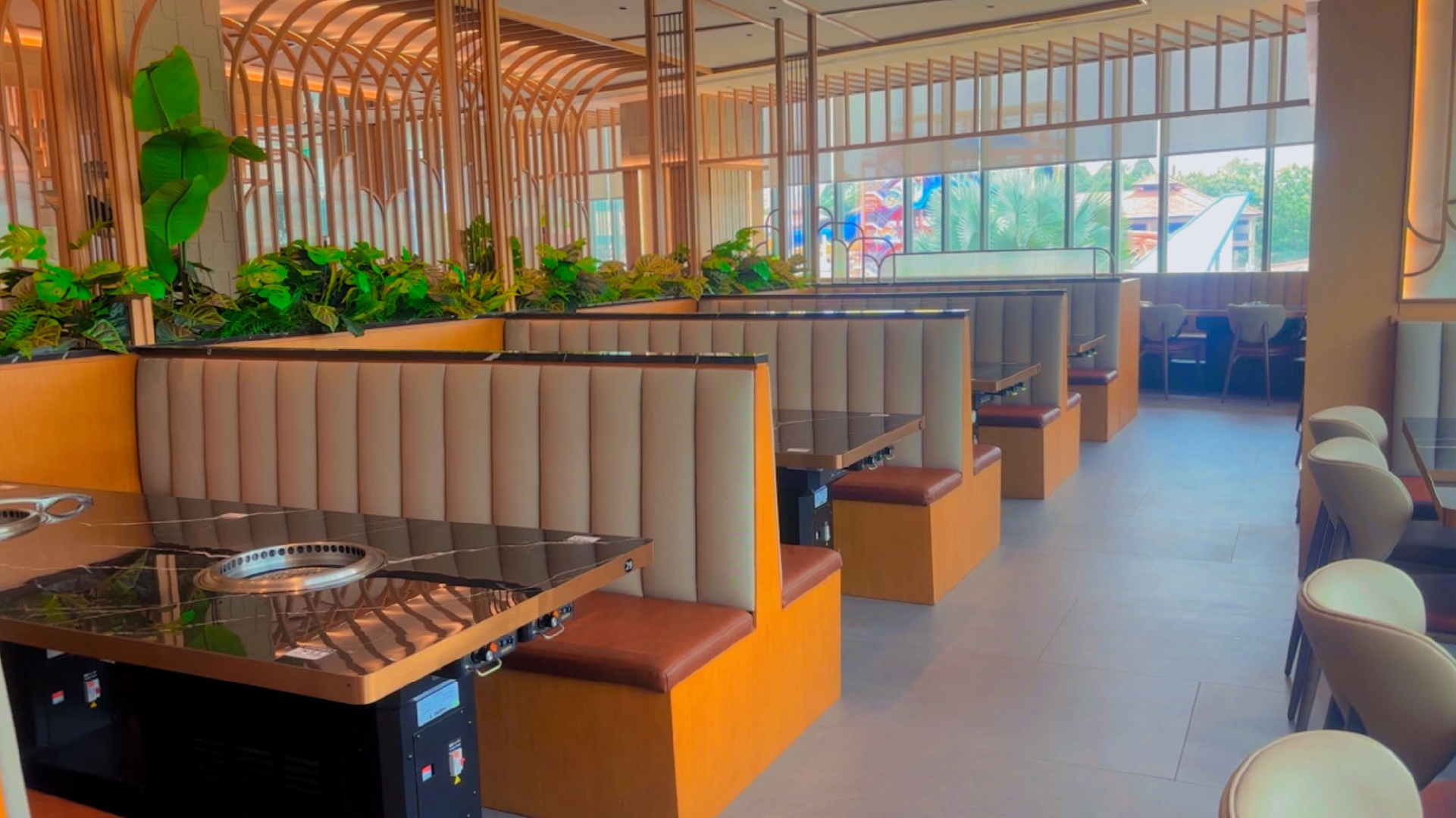yakiniku-shiok-interior-rear-dining-space