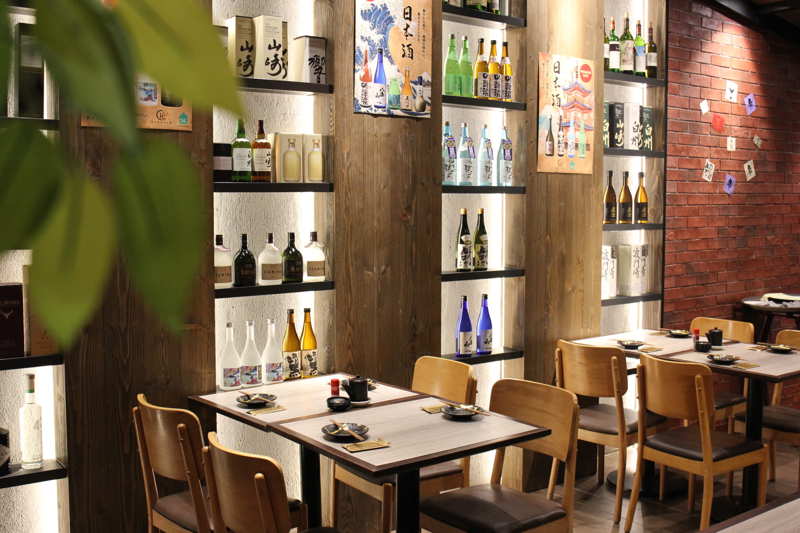 harapan-izakaya-interior-drinks-wall-dining-area